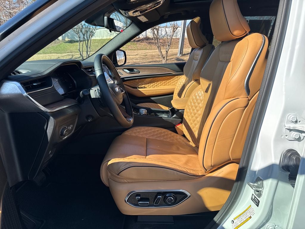 2022 Jeep Grand Cherokee Summit