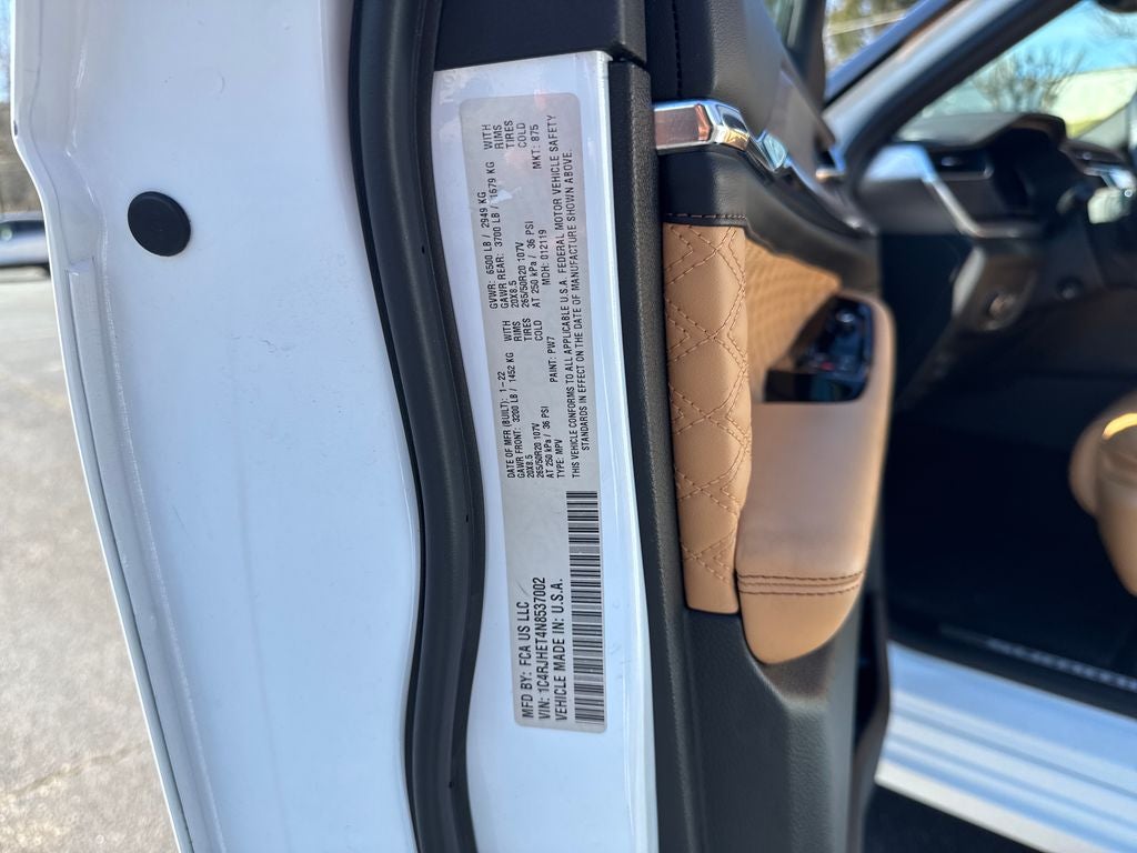 2022 Jeep Grand Cherokee Summit