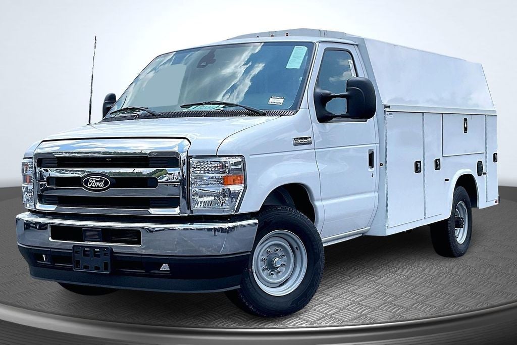 2026 Ford E-350SD Base Cutaway